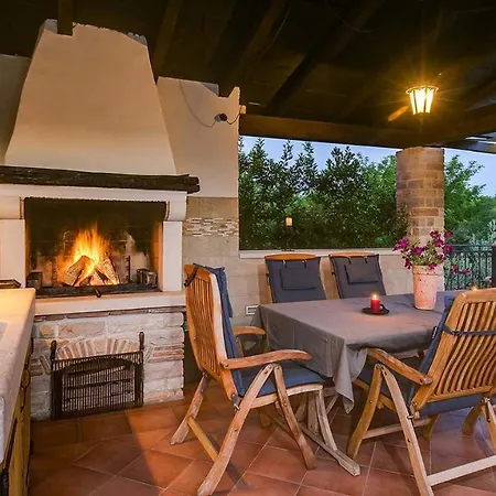 Villa Renovated Heritage With Swimming Pool In *