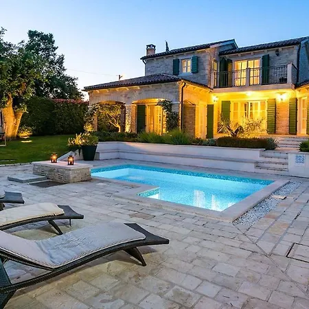 Renovated Heritage With Swimming Pool In Baderna