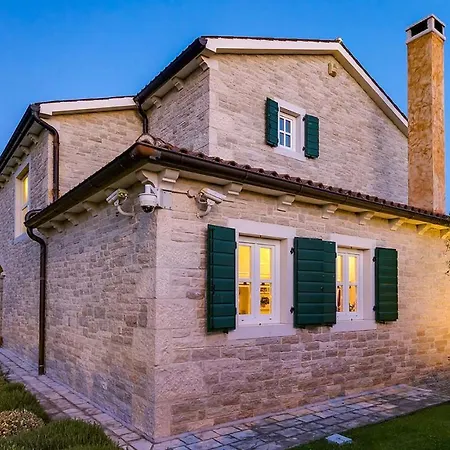 Villa Renovated Heritage With Swimming Pool In *