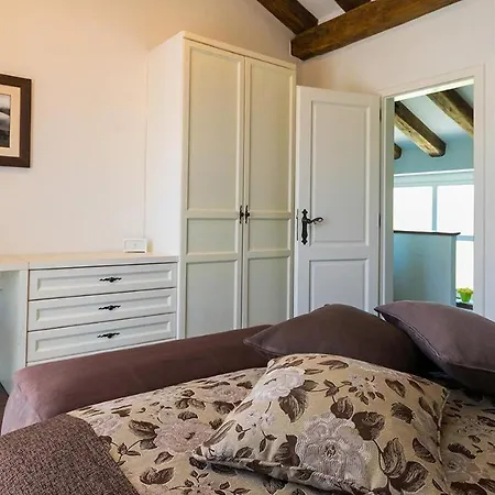 Renovated Heritage With Swimming Pool In וילה Baderna