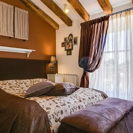 Renovated Heritage With Swimming Pool In Baderna
