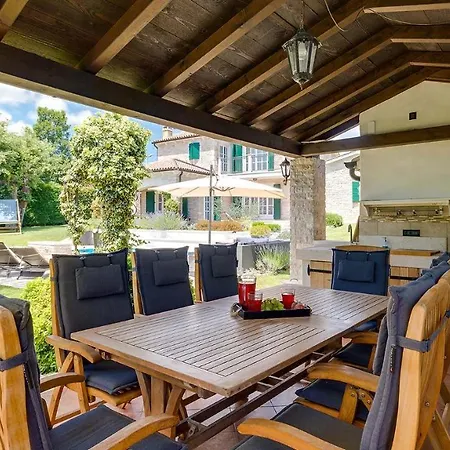 Renovated Heritage With Swimming Pool In